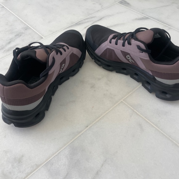 On cloud cloudrunner 7.5 - Picture 5 of 8